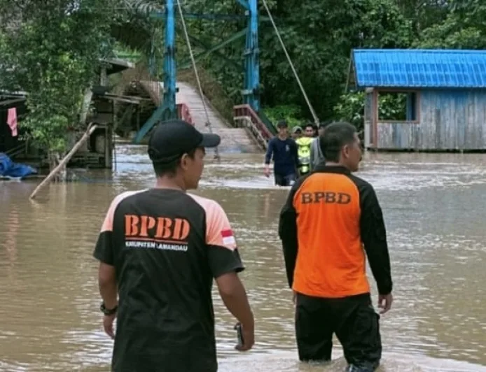 Waspada! Sungai Lamandau Meluap, Banjir Kiriman Hulu Mulai Rendam Bantaran Sungai