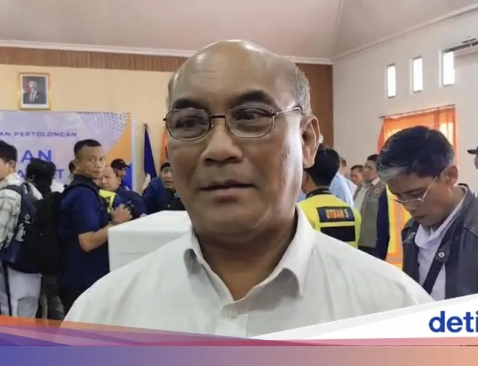 KNKT Cek 'Black Box' Taksi Green SM Investigasi Kecelakaan Kereta di Bekasi