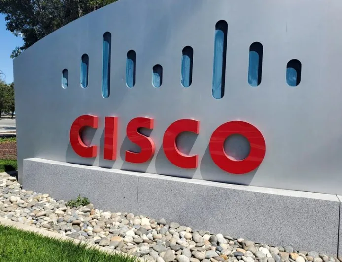 Cisco raises annual revenue forecast