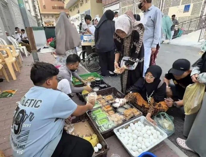 Pasar Kaget Makkah Jual Oleh-oleh Haji hingga Gorengan, Bayar Pakai Rp