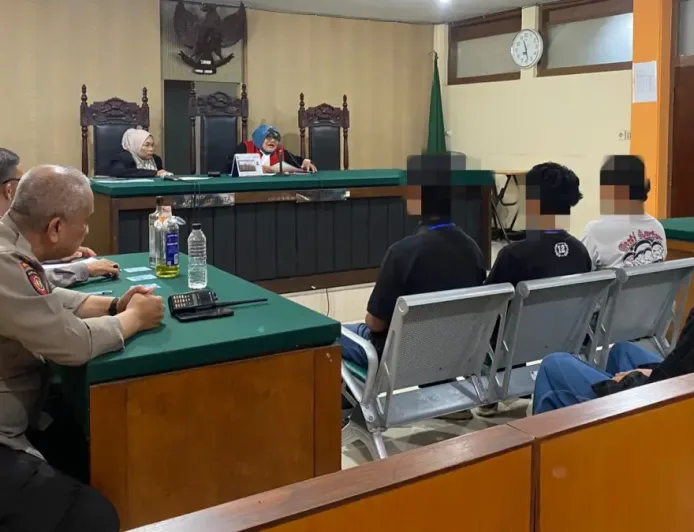 Konsumsi Miras di Ruang Publik, Enam Remaja di Malang Jalani Sidang Tipiring