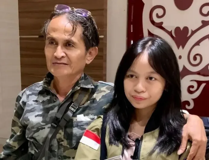 Profil Ocha: Si Bungsu yang Berjiwa Sosial Tinggi dan Aktif Mengajar Anak-Anak Kecil di Pontianak