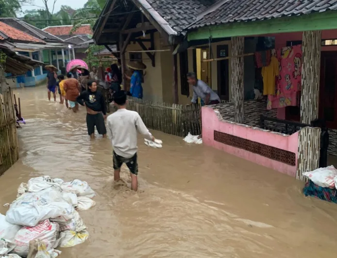 Banjir dan Longsor Melanda 5 Kecamatan di Lebak, Berikut Dampaknya
