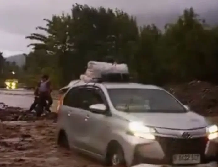 Banjir Touna Rendam Jalur Trans Poso: Akses Terhambat Sementara