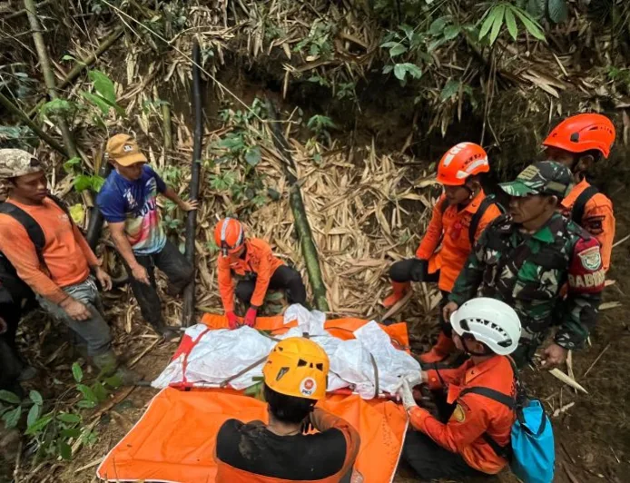 Dua Korban Longsor Curug Cileat Subang Ditemukan Meninggal Dunia