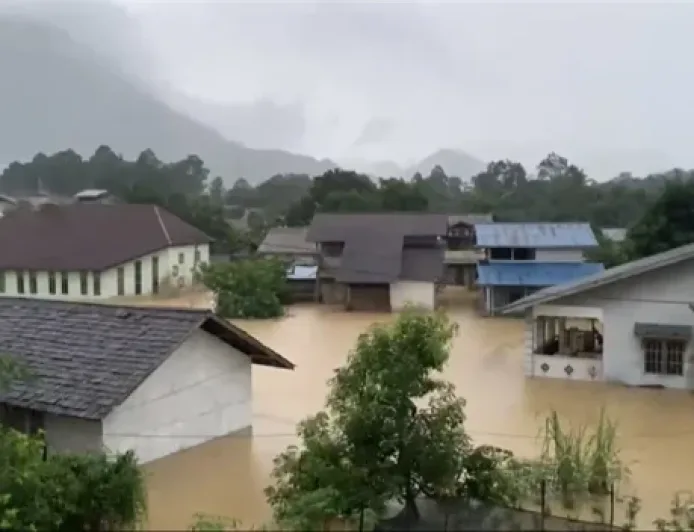 Banjir Melanda 16 Desa di Kabupaten Sintang: Waspada dan Siaga Darurat