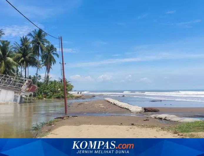 Banjir Rob Rendam 159 Rumah di Aceh Utara, Jalan Antardesa Amblas Parah