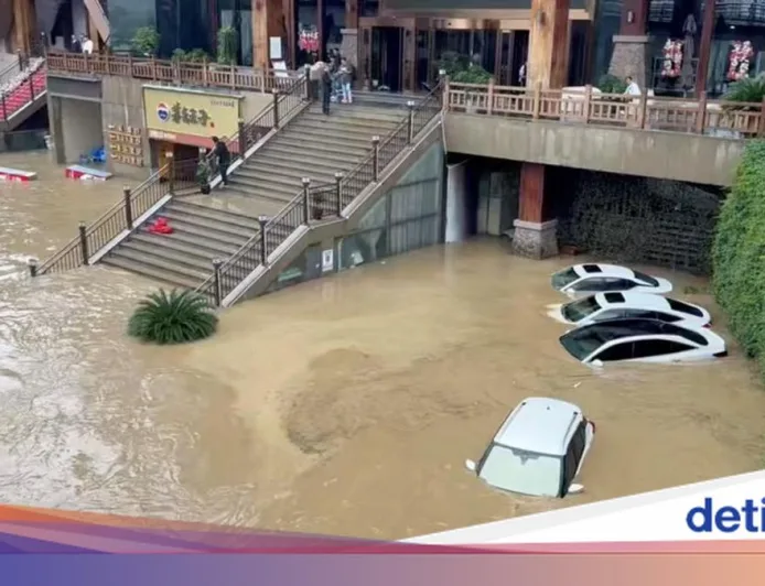 Banjir Duyun China Melanda, Mobil Terendam dan Status Darurat Ditingkatkan