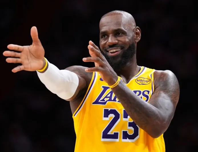 Rumor Kontrak LeBron James: Kesepakatan Baru dan Pilihan Musim Panas Ini