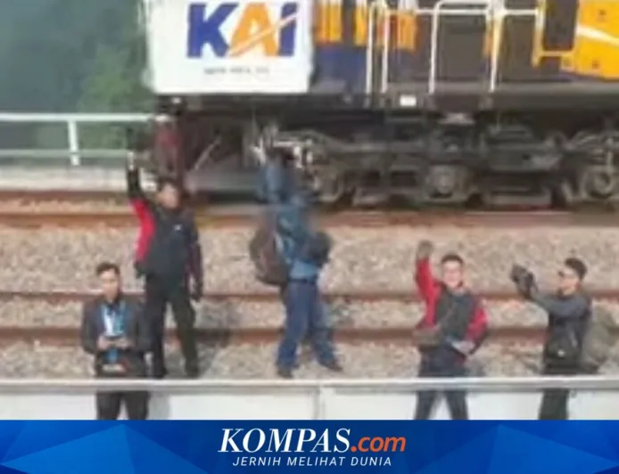 KAI Bandung Larang Selfie di Jembatan Cisomang dan Cikubang Karena Risiko Tinggi