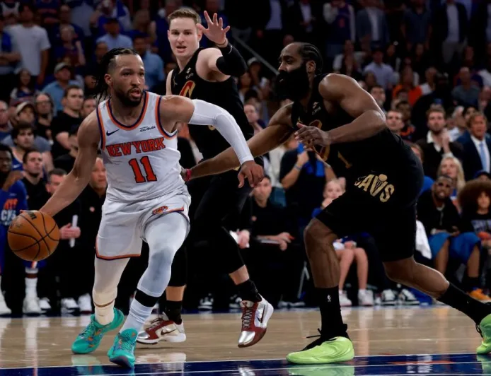 Mike Brown Bongkar Strategi Rahasia Kemenangan Knicks dengan Fokus Serang James Harden