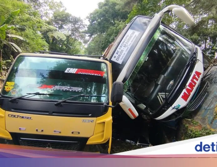 Bus ke Kampung Rambutan Kecelakaan di Cianjur, 20 Penumpang Luka-luka