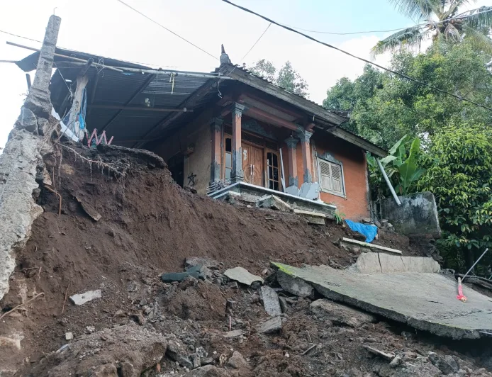 Penanganan Tanah Longsor di Banjar Dinas Gambuh: Dampak dan Upaya Pemulihan