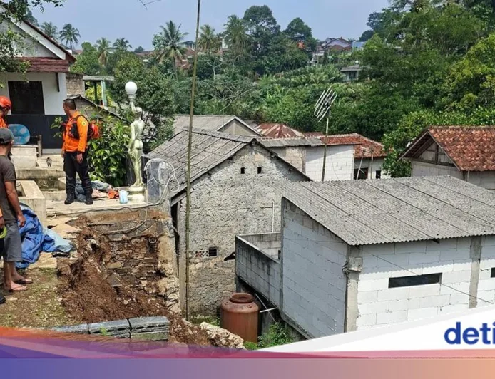 Longsor Tebing Penahan Tanah di Cimande Bogor Akibat Hujan Deras, 2 Rumah Terancam