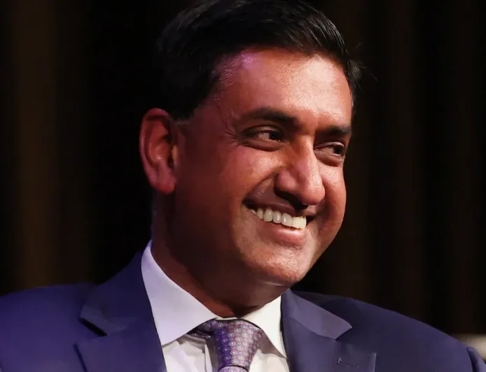Ro Khanna Sindir Trump Soal Postingan AI dan Absen di Pernikahan Anak