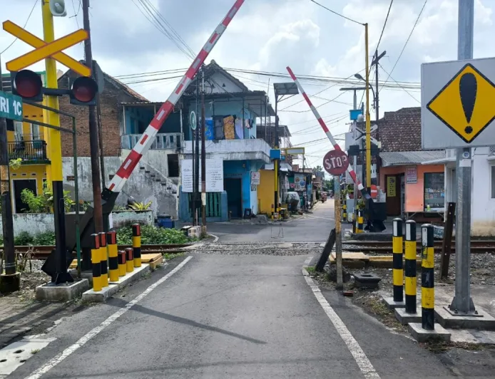 KAI tata 20 perlintasan sebidang di Malang guna cegah kecelakaan