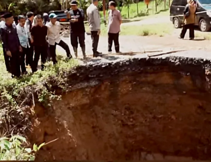 PASBANA | KABAR KITA: Penanganan Darurat Longsor Situjuah Limo Nagari Dipercepat