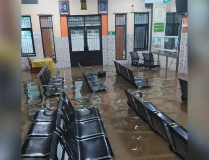 Banjir Rendam Puskesmas hingga Permukiman di Palabuhanratu