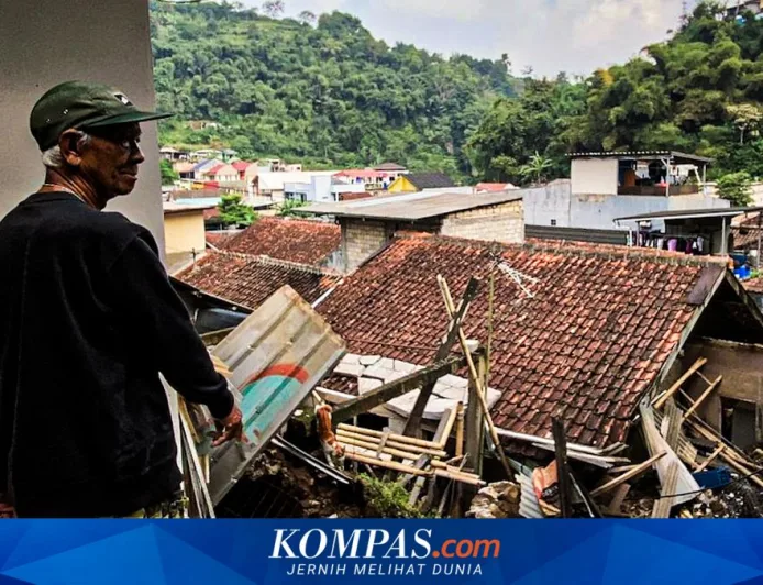 Longsor di Lembang Hancurkan Rumah Warga, Satu Keluarga Kehilangan Tempat Tinggal