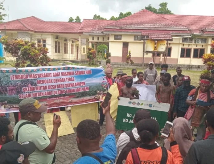 Hutan Bukan Milik Negara: Mengapa Masyarakat Adat Papua Menolak Skema Perhutanan Sosial?