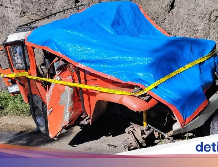 Jip Wisata Bromo Kecelakaan, Sopir dan Penumpang Tewas