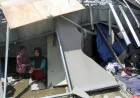 FOTO: Huntara Korban Banjir Bandang Aceh Roboh Diterjang Angin Kencang