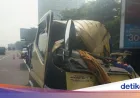 2 Truk Kecelakaan di Tol Jagorawi, Pengemudi Luka-luka