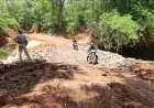 Dong Nai: Jembatan sementara di Ma Da ambruk akibat tanah longsor; warga berharap jembatan baru segera dibangun.
