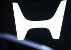 Honda CEO secures investor backing after apologizing for net loss