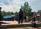 Polsek Daik Lingga Patroli Antisipasi Banjir dan Longsor Akibat Cuaca Ekstrem