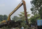 29 Gubuk Liar di Kanal Banjir Barat Tanah Abang Dibongkar untuk Penataan Bantaran Sungai