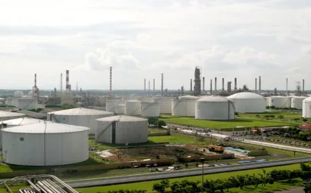 Harga Minyak Mendidih ke US$97 per Barel Imbas Serangan Rudal Iran