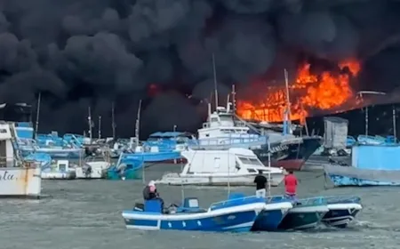 Kebakaran Besar Pelabuhan di Ekuador, 35 Kapal Nelayan Hangus