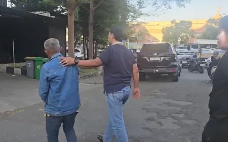 Nekat Gasak Tiang Rambu Dishub di Siang Bolong, Lansia di Surabaya Ditangkap Polisi Usai Viral