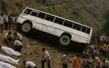 Bus Kelebihan Muatan Terjun ke Lereng di India, 21 Tewas dan 61 Luka