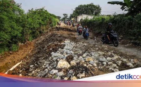 Jalan Raya CBL Cibitung Rusak Parah, 4 Titik Longsor Berbulan-bulan Tak Teratasi