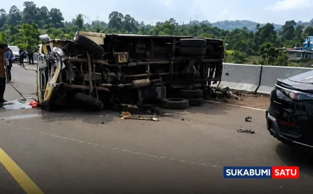 Kecelakaan Tol Bocimi KM 71: Truk Wingbox Terguling Usai Tabrakan Mobil Listrik BYD