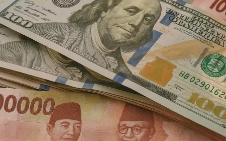 Rupiah Melemah Terhadap Dolar AS, Nilai Tukar Nyaris Sentuh Rp 18.000