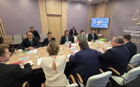 Menkum Supratman Hadiri Forum Hukum Internasional di St. Petersburg, Bertemu Jaksa Agung Rusia