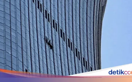 Pesawat Tabrak Gedung Tertinggi Beijing: Kecelakaan atau Serangan Terencana?