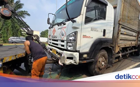 Truk Rem Blong Tabrak Motor di Lampu Merah Bekasi, 1 Tewas 5 Luka