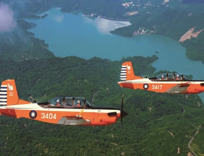 Pesawat Latih Militer Jatuh, Dua Pilot Tewas