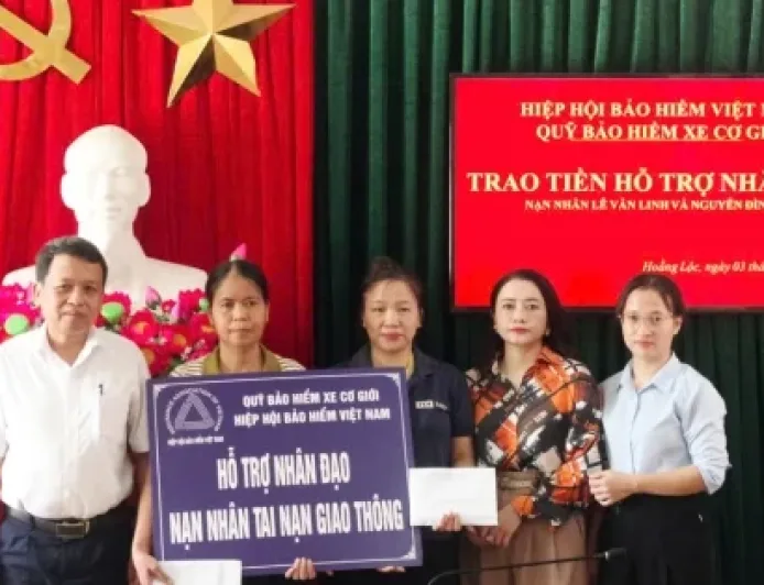 Bantuan sebesar 90 juta VND diberikan kepada keluarga dua korban kecelakaan lalu lintas di Thanh Hoa.