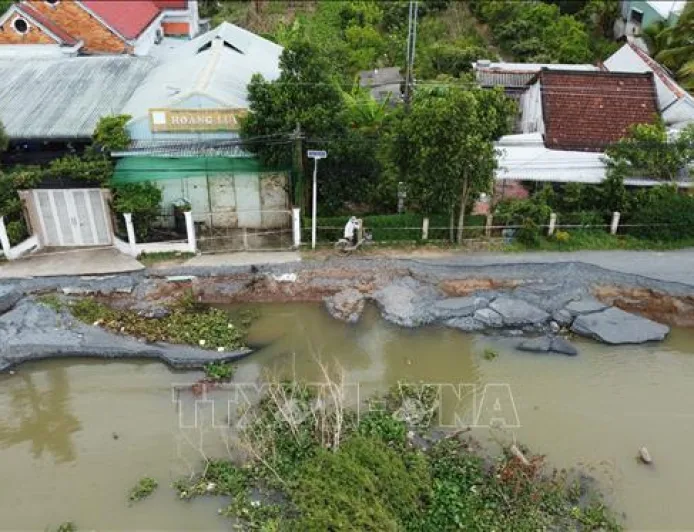 Dong Thap menerapkan solusi lunak dan "ramah lingkungan" untuk menanggapi tanah longsor.