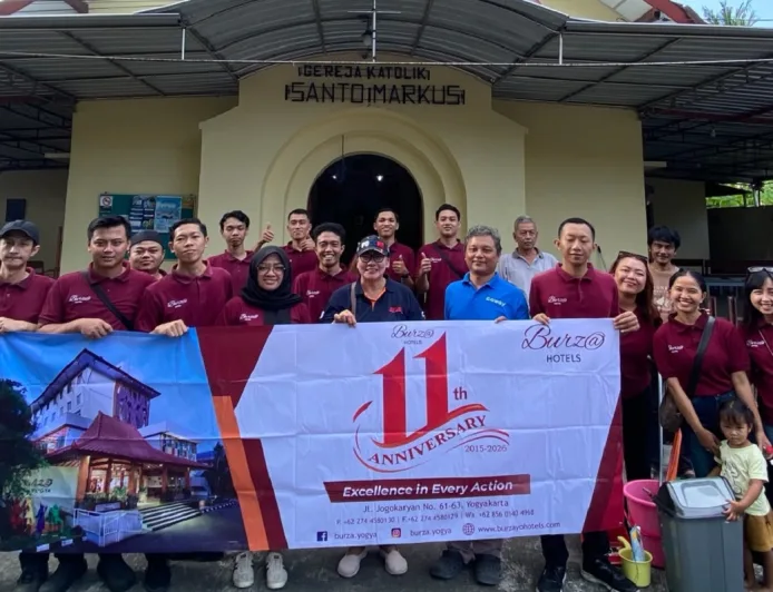 Burz@ Hotel Yogyakarta Rayakan 11 Tahun dengan Aksi Sosial