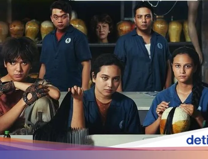Sinopsis Film Monster Pabrik Rambut, Ada Rachel Amanda-Iqbaal Ramadhan