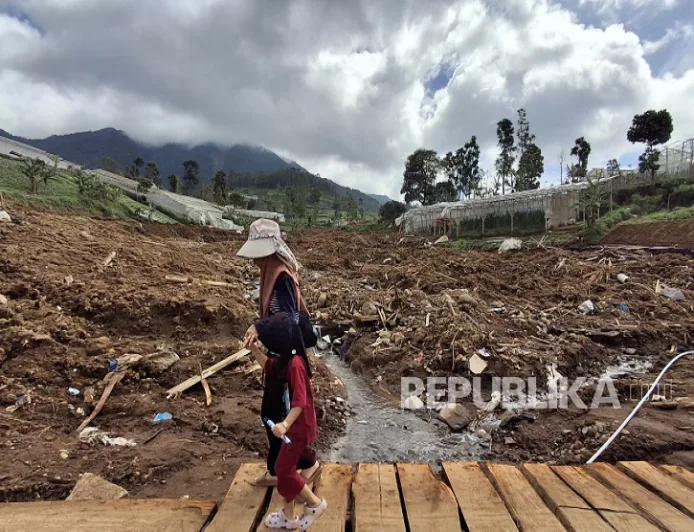 Korban Longsor Bandung Barat Menanti Janji Relokasi Rumah yang Belum Terwujud