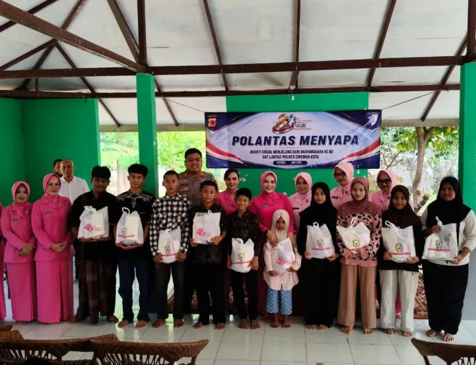 Polres Cirebon Kota Gelar Aksi Sosial dan Edukasi Lalu Lintas di Hari Bhayangkara