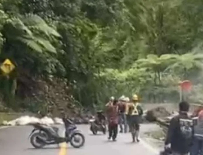 Longsor Lembah Anai Putus Total Akses Padang–Padang Panjang, Jalur Sumbar Lumpuh
