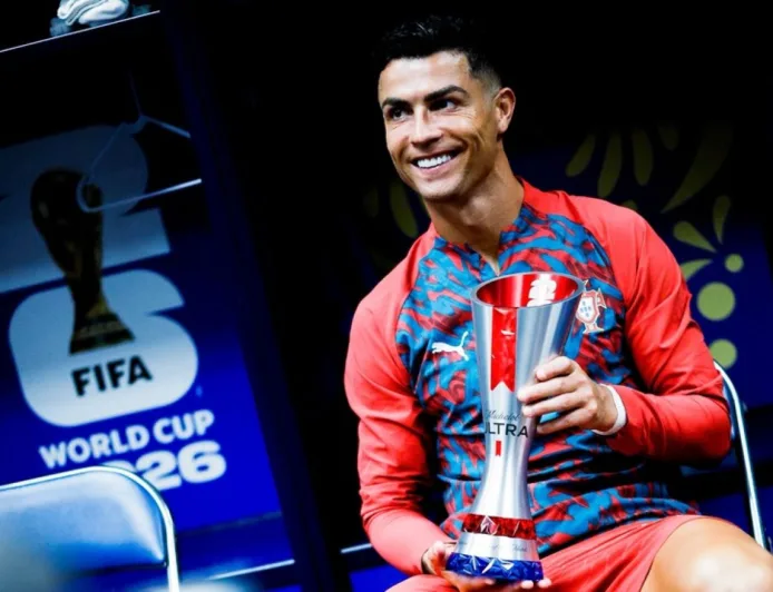 Cristiano Ronaldo Ngambek dan Tinggalkan Wawancara Usai Nama Lionel Messi Disebut